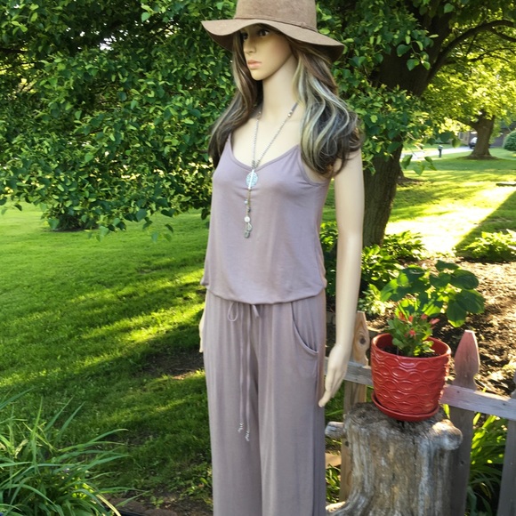 FABULOUS JUMPSUIT DRAPES with ADJUSTABLE STRAPS 1 left - Picture 4 of 11